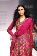 Model walks the ramp for Abhirahul Show at Lakme Winter fashion week day 5 on 21st Sept 2010 (15).JPG